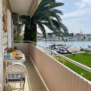 Apartment Dinka Old Town With Sea View, Trogir